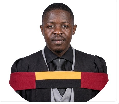 Simphiwe Madrati in graduation regalia